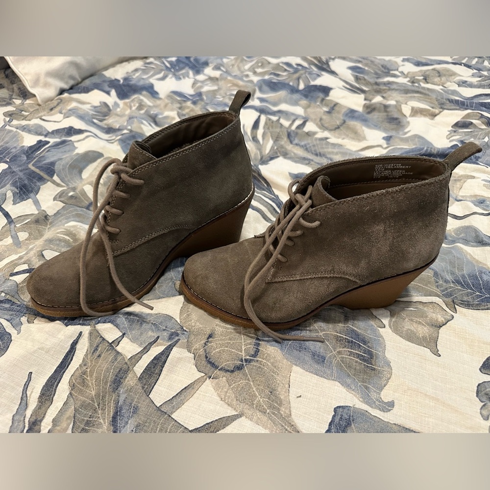 Sz 10 Women's Suede Wedge Ankle Booties Lace Up TRENDY